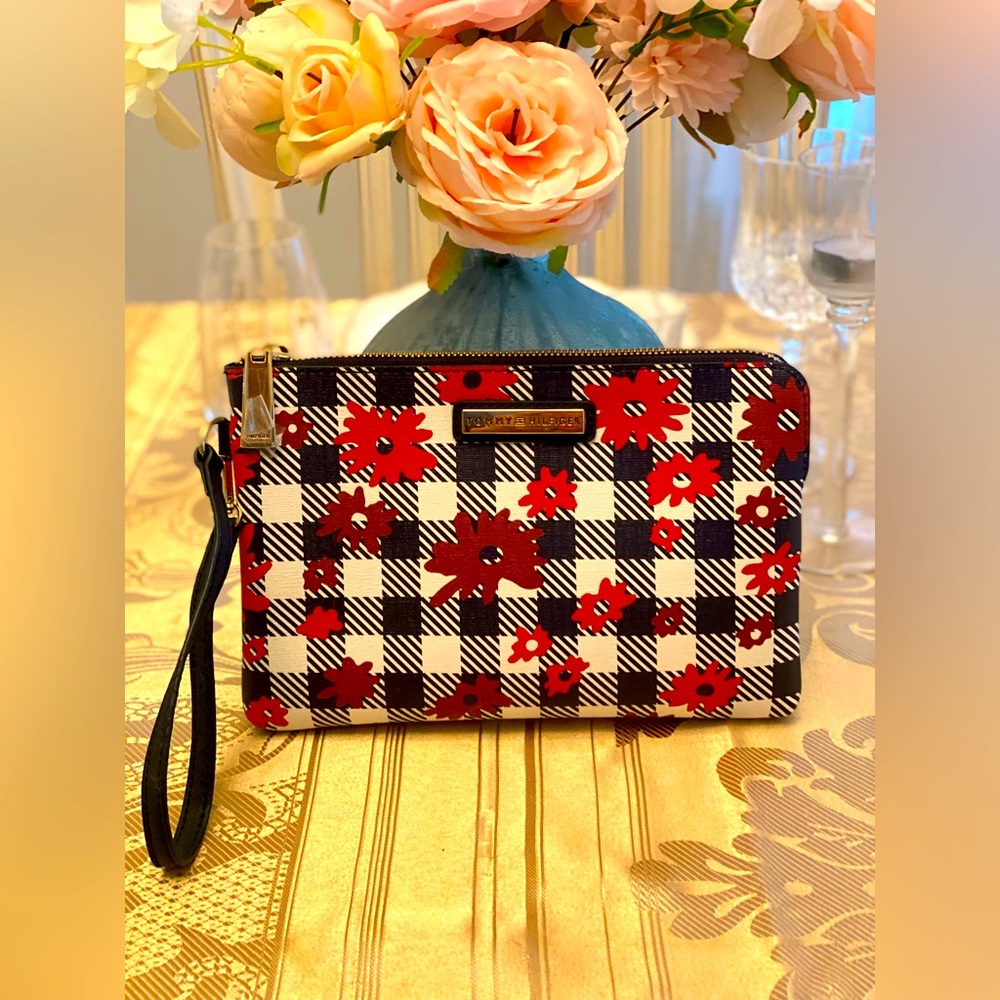 Tommy Hilfiger wristlet/ pouch